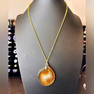 18" Genuine agate slice pendant and gold tone metal necklace!!